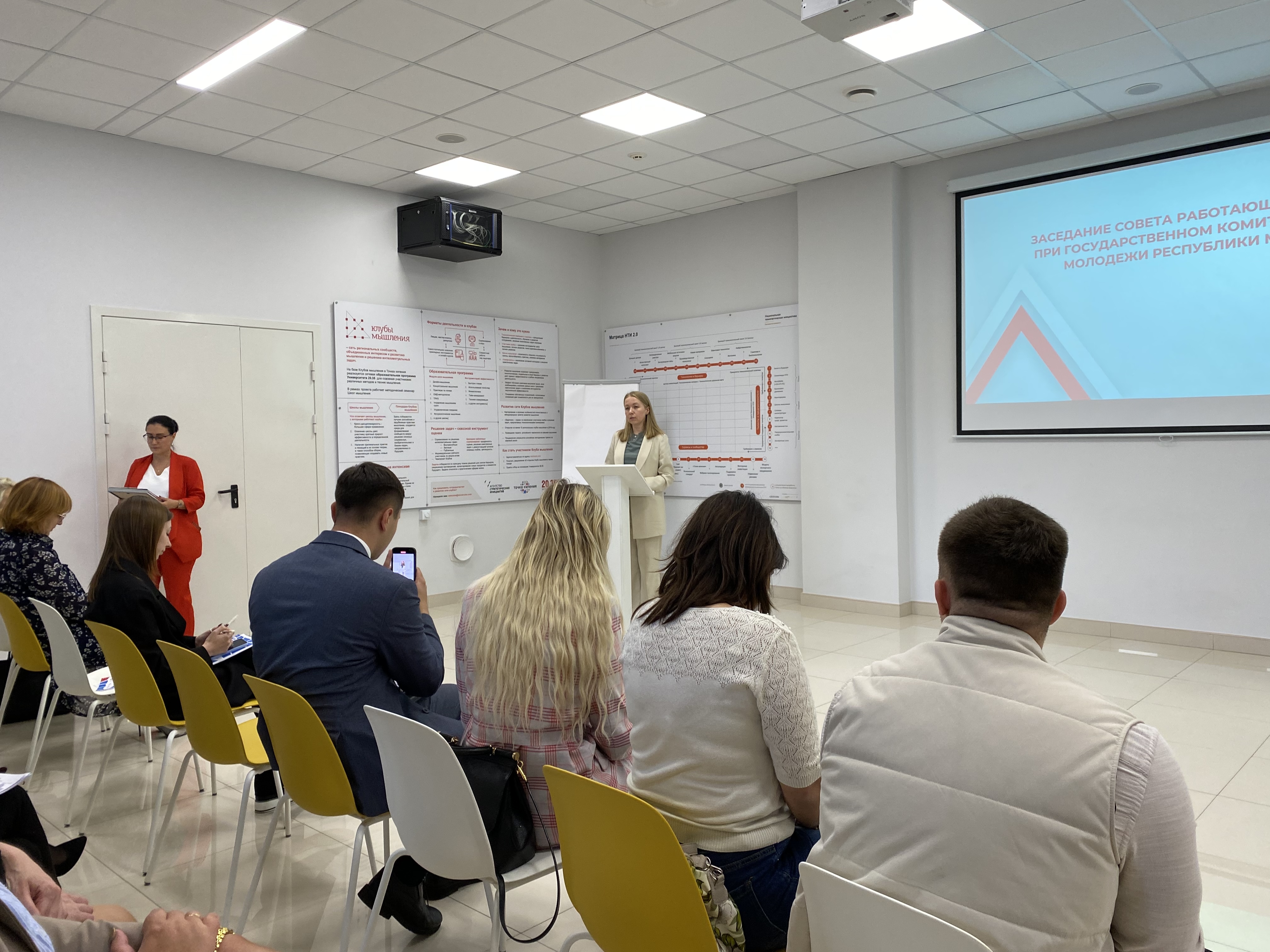 Заседание Совета работающей молодежи при Государственном комитете по делам молодежи